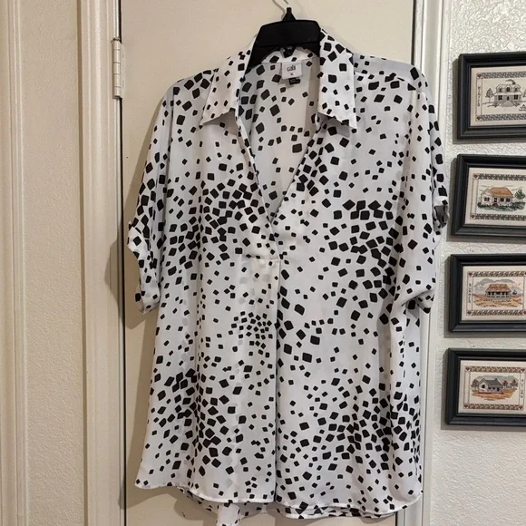 CAbi Black and White Geometric Replay Top - Picture 1 of 3